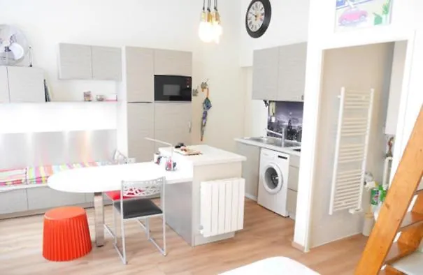 Lumineux Studio Meuble Au Centre-Ville エクスレバン 0*,  フランス